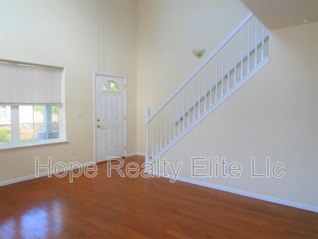 Building Photo - 1619 Monterey Rd
