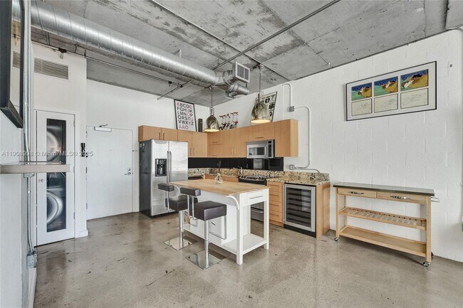 Building Photo - 444 NE 30th St