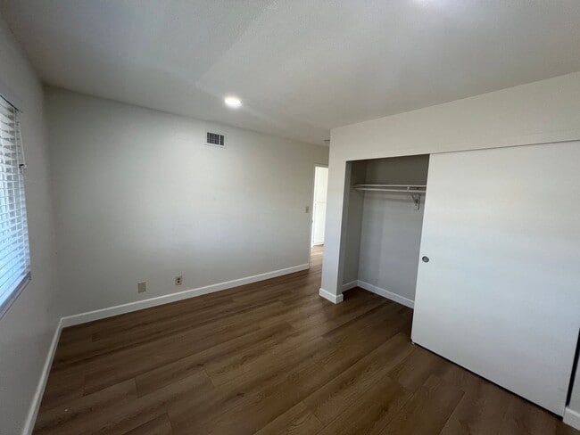 Building Photo - Great Large House ready for you to Make it a Home