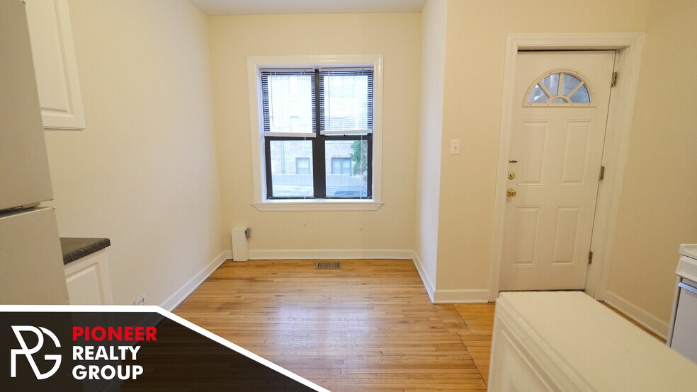 Building Photo - 3732 N Pine Grove Ave