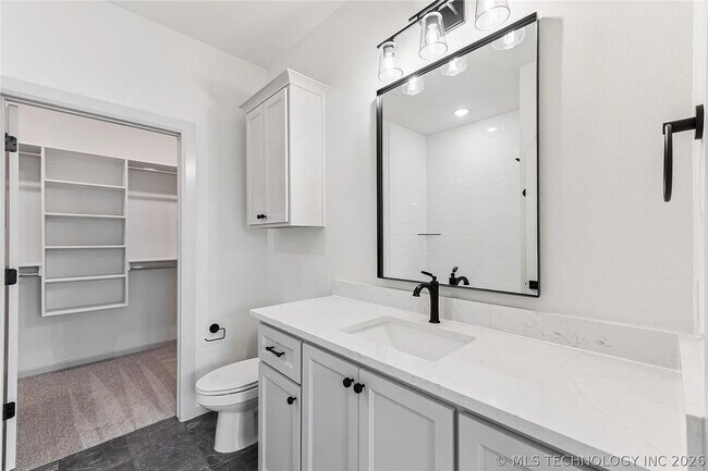 Building Photo - 2325 E 134th St S