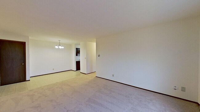 Building Photo - Upper 1 Bedroom 1 Bathroom Apartment is Av...