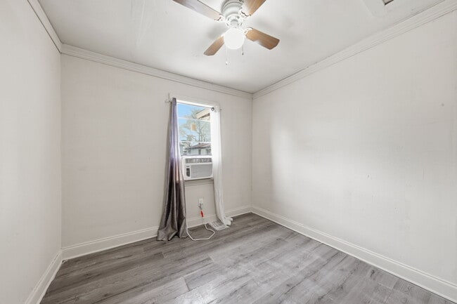 Building Photo - 140 Ambroise St