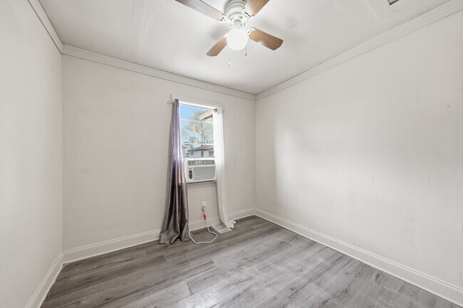 Building Photo - NA - "141 Ambroise St"