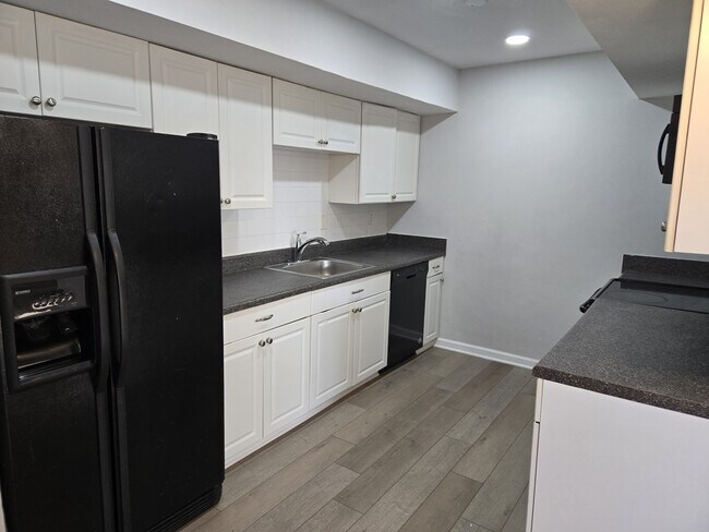 Building Photo - 606 Redkirk Ln