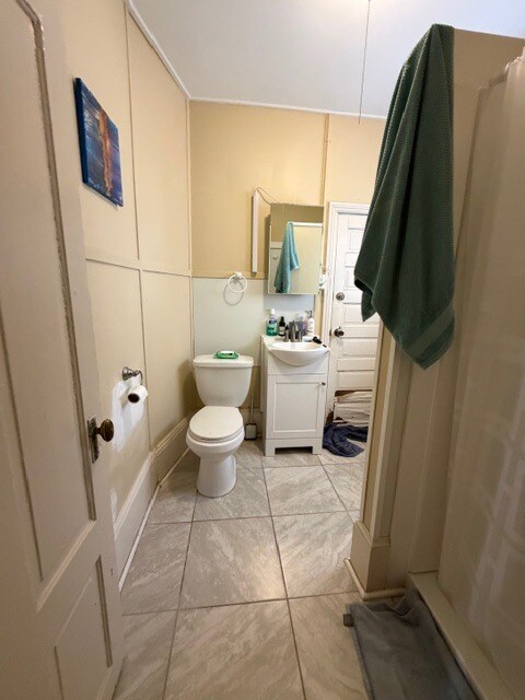 Building Photo - 409 N Cedar St