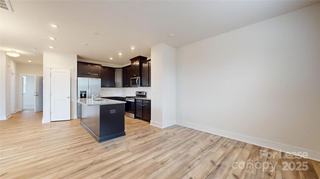 Building Photo - 9645 Munsing Dr