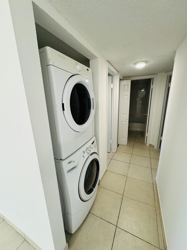 Building Photo - 8431 Royal Palm Blvd