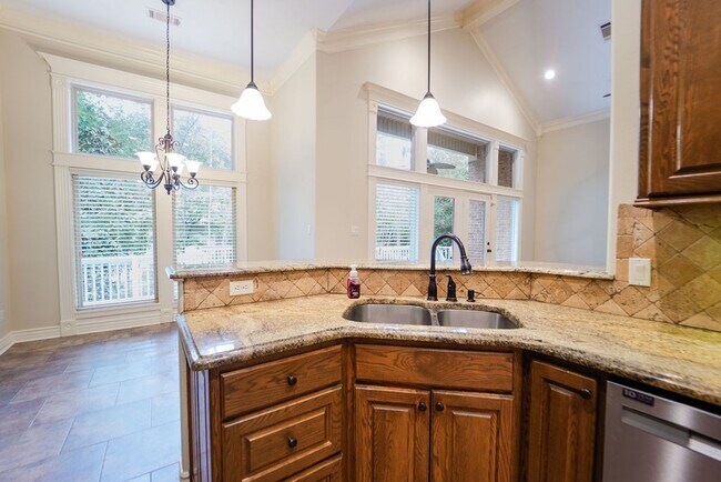 Building Photo - 2000 Square feet, of gorgeous living space in Hot Springs Village.