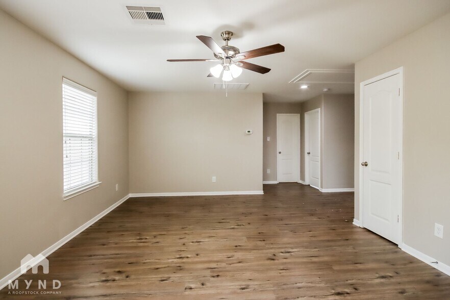 Building Photo - 2706 Sandberry Dr