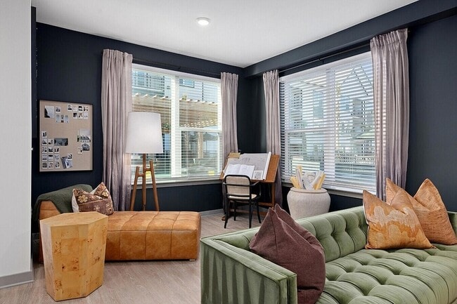 Building Photo - 3812 W Montague Ave