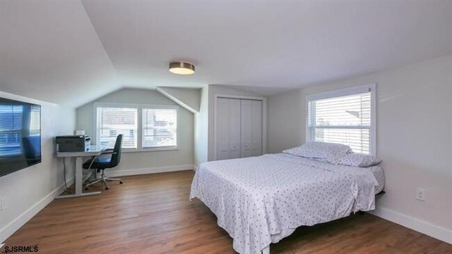 Building Photo - 219 N Clermont Ave