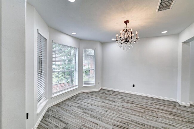Building Photo - 12915 Stratford Heights Dr