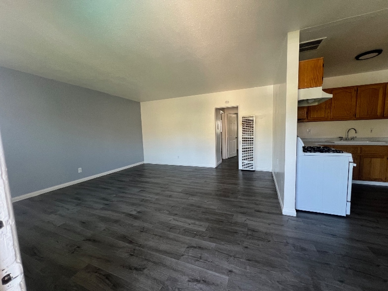 Building Photo - 1133 E Alosta Ave