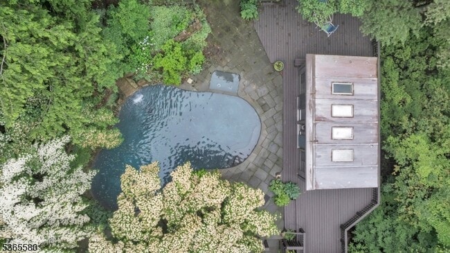 Building Photo - 37 Lenape Dr