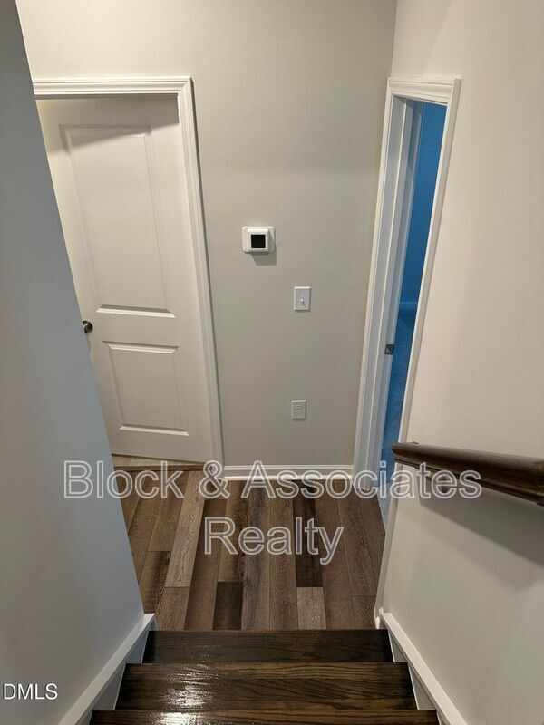 Building Photo - 608 Gimari Dr