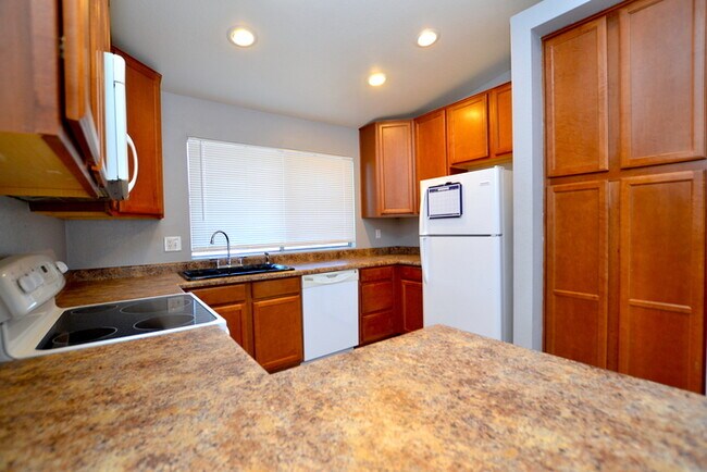 Building Photo - Beautiful 2 bedroom and 2 bath in Phoenix!