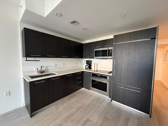 Building Photo - 45 SW 9th St