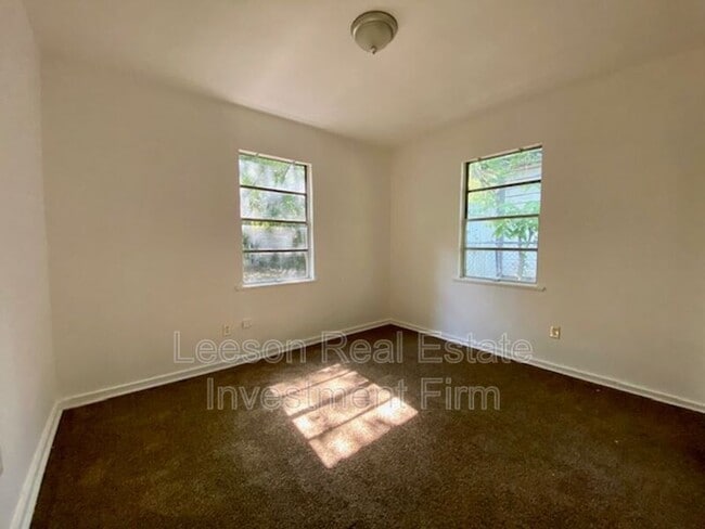 Building Photo - 2221 Freewater St