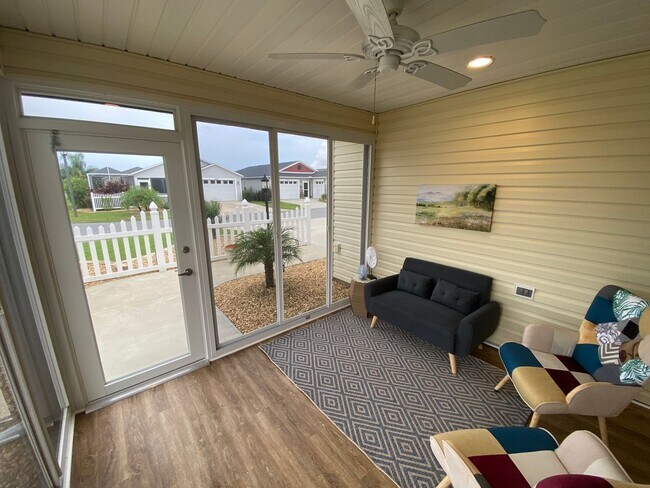 Building Photo - Beautiful, Furnished ANNUAL 2 bed, 2 bath ...
