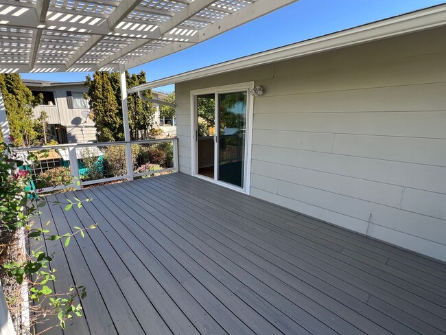 Building Photo - Spacious 3 bed/2 bath home with RV/Boat parking, shop and storage shed, a/c, deck with VIEWS and ...