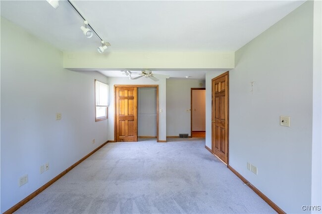Building Photo - 8686 Maple Ln