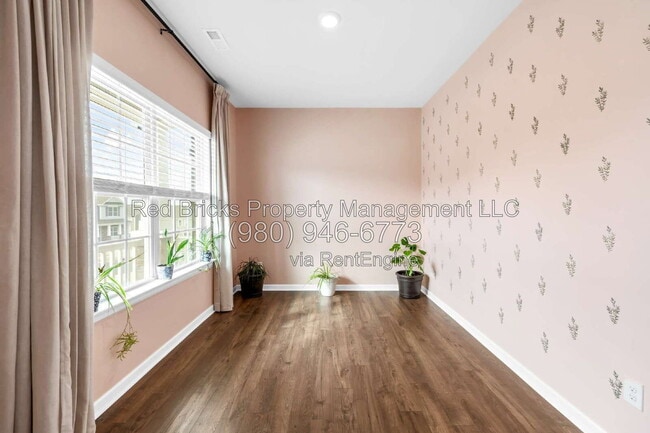 Building Photo - 10820 Tuff Ln
