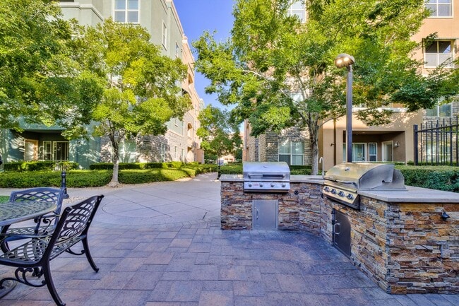 Building Photo - STUNNING 3 BEDROOM 2 FULL BATH FIRST FLOOR...