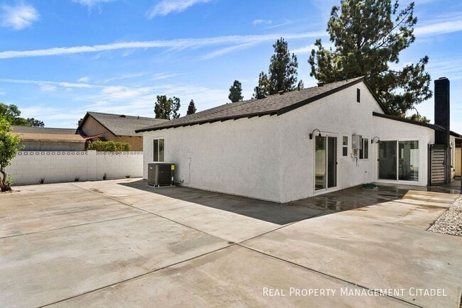 Building Photo - 13050 Tonopah St