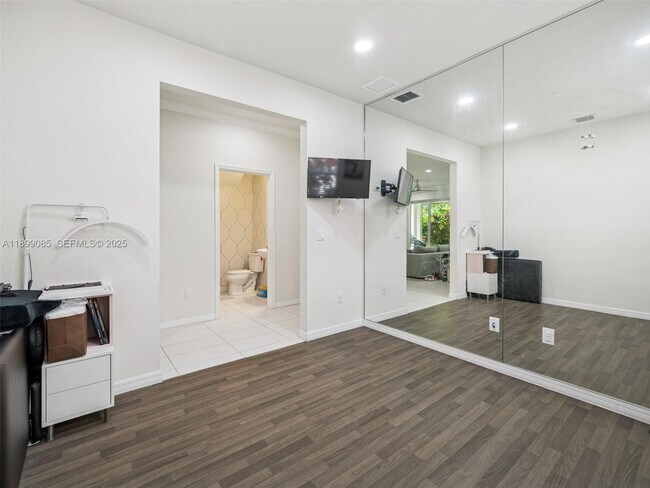 Building Photo - 4325 Large Leaf Ln