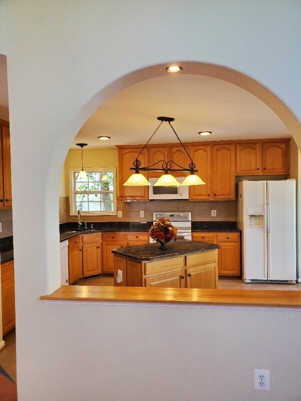 Building Photo - 9255 Glen Meadow Ln