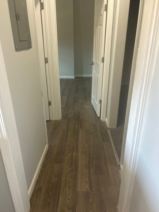 Building Photo - 17568-70 Lake Shore Blvd