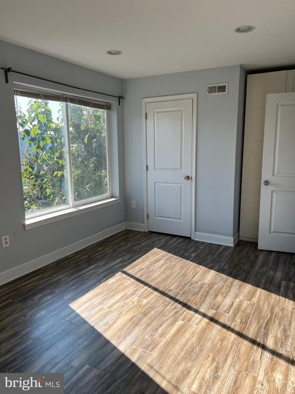 Building Photo - 1257 N Newkirk St