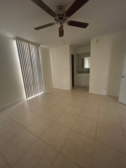 Building Photo - 2930 SW 87th Ter