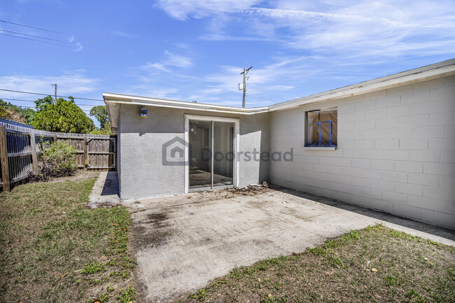 Building Photo - 6612 W Chelsea St