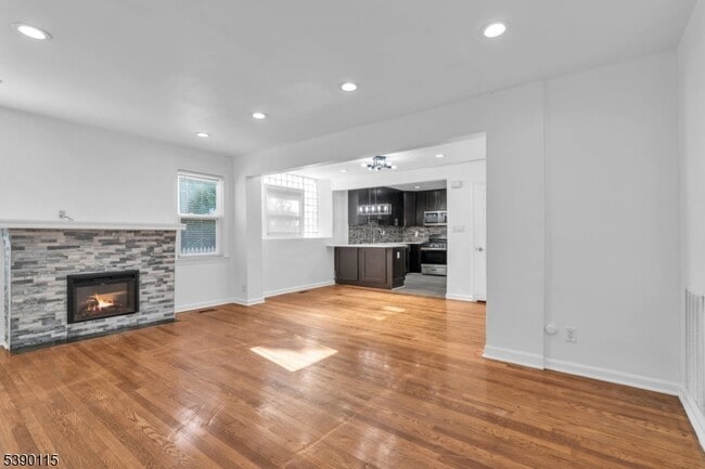 Building Photo - 2144 Tyler St