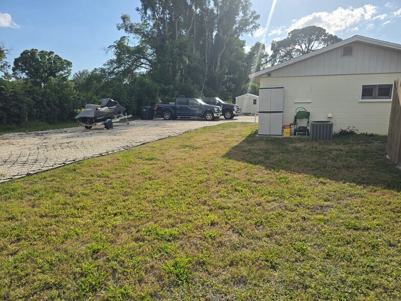 Building Photo - 2915 36th Ave W