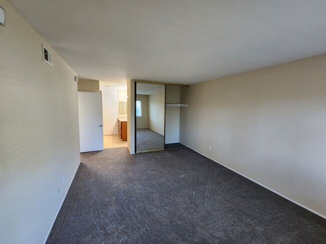 Building Photo - 4 BD/2.5 BA Two Story Townhouse in Timberl...