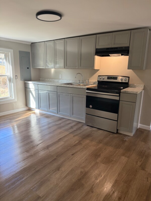 Building Photo - 103 Ellis St SW