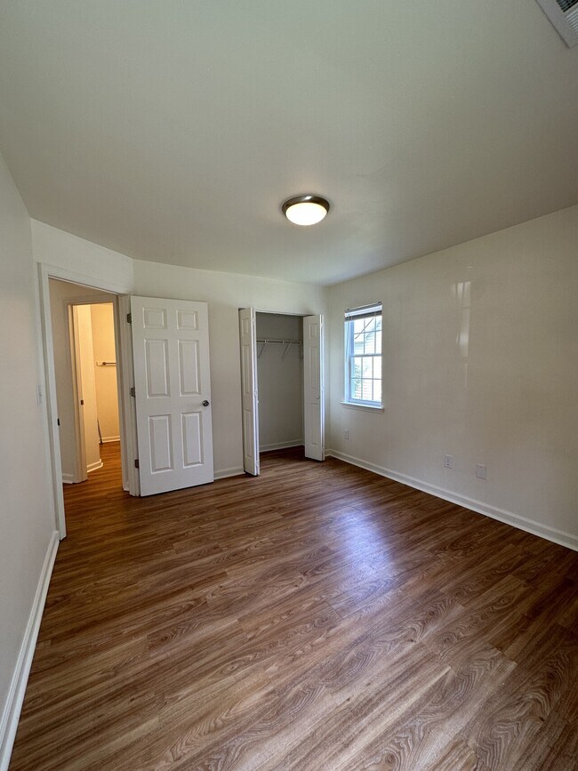 Building Photo - 4406 McClelland Dr