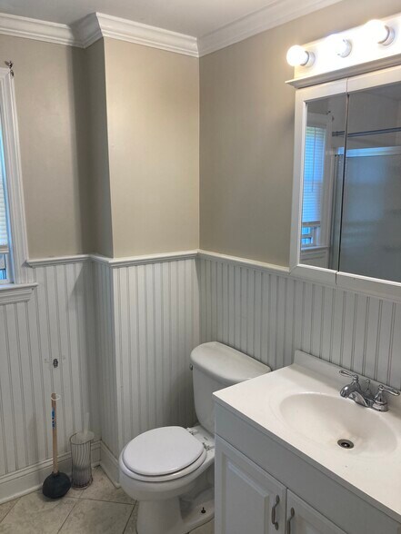 Building Photo - 152 Dalton St