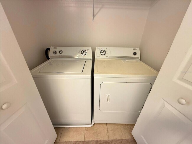 Building Photo - 5168 Regatta Dr