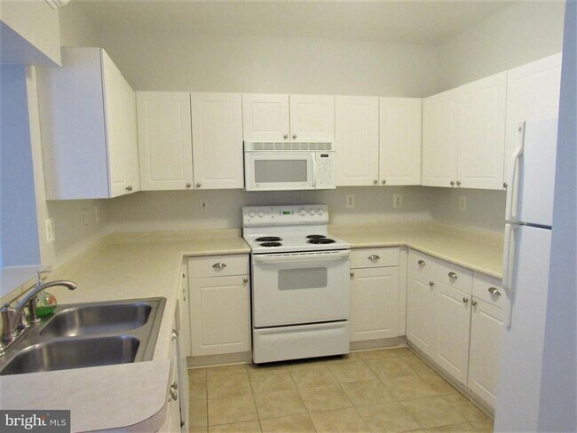 Building Photo - Gorgeous condo in a great location!