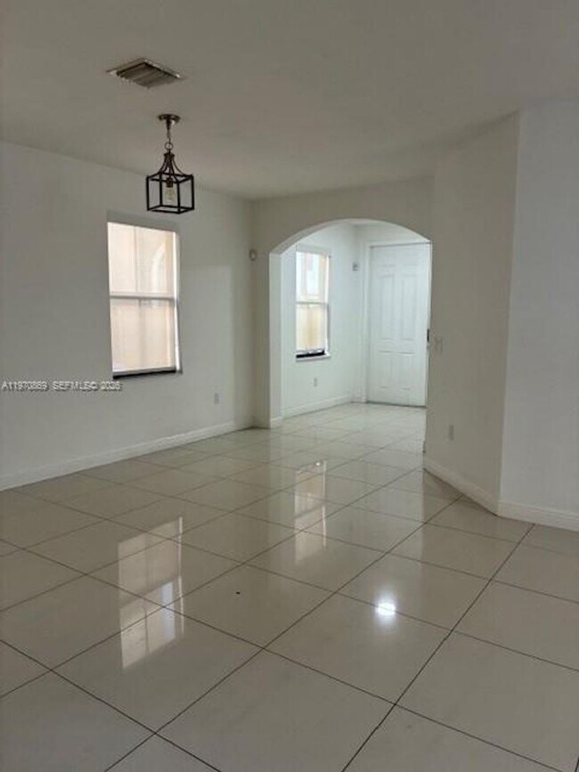 Building Photo - 8848 NW 101st Pl