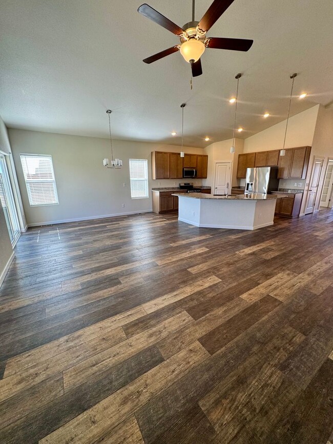 Building Photo - Stunning Newer Ranch Style 4 Bedroom