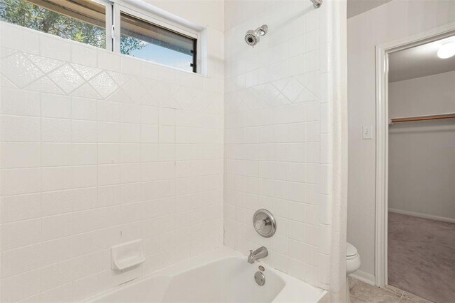 Building Photo - 1617 Gaylord Dr