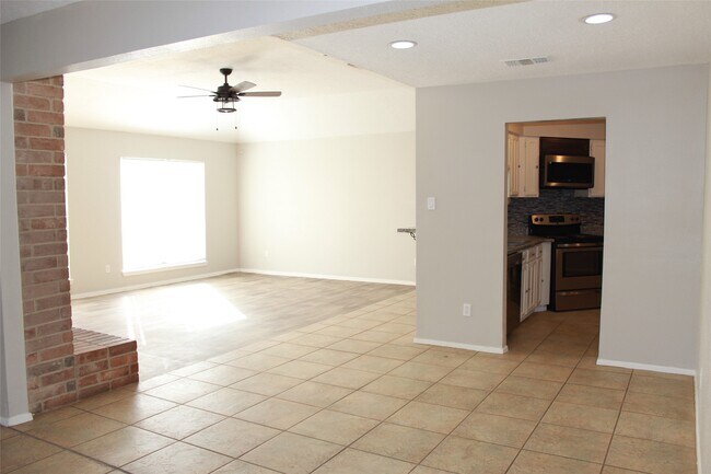 Building Photo - 4406 Lost Lake Ln