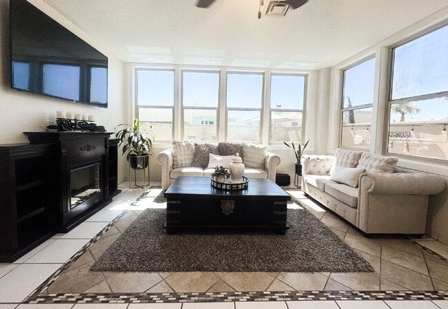 Building Photo - "Well Maintained 3 Bedroom, 2 Bathroom Pool Home in Yuma Corona!"