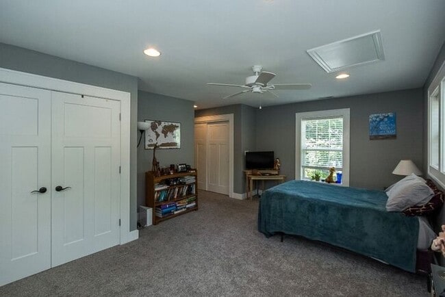 Building Photo - $4,400 | 5 Bedroom, 3 Bathroom House | Pet...