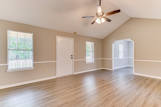 Building Photo - 2960 Glenn Hills Dr